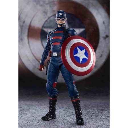 Capitão América da nação Tamashi, John Walker, maravilhe-se com a figura do falcão e do soldado invernal.